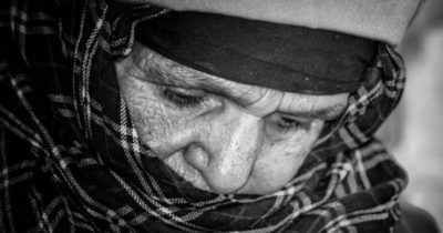 «Ведьма, ведьма!» — кричали соседские дети, но старуха целенаправленно шла в наш дом.