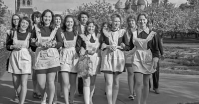 Неповторимый вuд выпускнuц 1970-х. Как же красиво и волнительно.