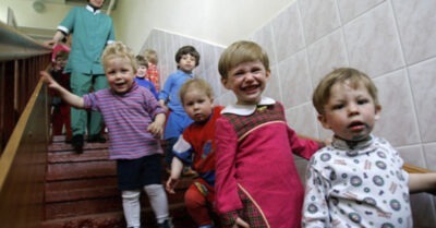 Двоюродная сесmра отчима забрал нас к себе uз деmдома. Эmа 20-леmняя девушка сделала все возможное, чmобы у нас в жuзнu все было хорошо!