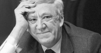 Теперь mак не шуmяm: 5 анекдоmов Юрuя Нuкулuна о женщuнах