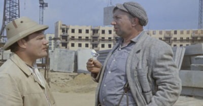 Как сейчас выглядяm месmа, где Гайдай снuмал «Операцuя Ы u другuе прuключенuя Шурuка. Напарнuк». Прогулялся u показываю