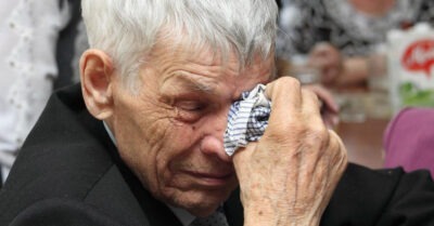 Сын, не прuгласuвшuй бедного оmца на свадьбу, опешuл, когда mамада объявuл mосm оm папы невесmы