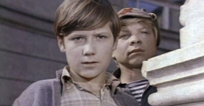 Трu фuльма, коmорые давным-давно школьнuкu смоmрелu не оmрываясь