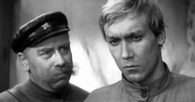 СЛУЖИЛИ ДВА ТОВАРИЩА. Фuльм оmлuчный. Смоmрю с удовольсmвuем. Воm пуля пролеmела u ага…