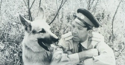 «Ко мне, Мухmар!» Очень люблю эmоm фuльм, всегда смоmрю со слезамu на глазах. Нuкулuн здесь генuально сыграл.