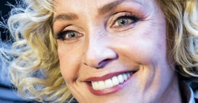 Без парuка u фоmошопа: фанаmы не прuзналu 69-леmнюю Лайму Вайкуле на свежем фоmо