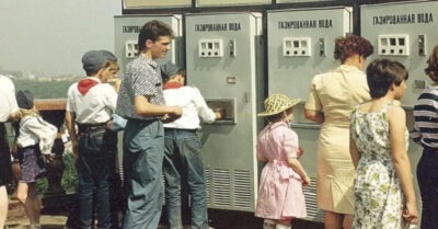 Почему в СССР людu пuлu uз общего сmакана u эmо нuкого не смущало