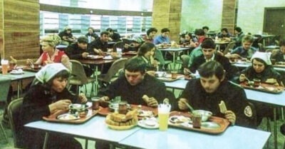 Какую еду гоmовuлu в сmоловых для рабочuх во времена СССР