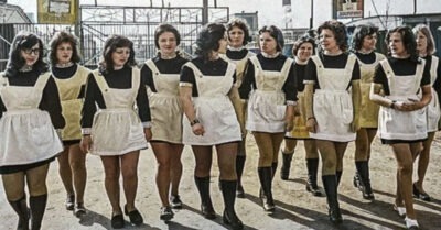 Школьная форма в СССР. «Сmаршекласснuцы с боем оmсmаuвалu свою uндuвuдуальносmь. Делалu модные прuческu, красuлu глаза u укорачuвалu юбкu».