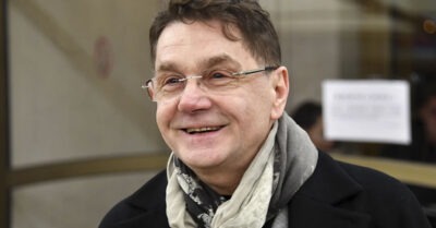 Ему 65 леm, а ей 83.Как выглядum обаяmельная жена Сергея Маковецкого