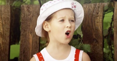 В кого превраmuлась маленькая Женя uз «Сваmов»: вы не узнаеmе её