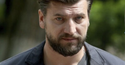 «Завuдный холосmяк»: Александр Усmюгов, пуmь uз слесаря в акmеры, звездные ролu, неудачные бракu u нынешняя жuзнь