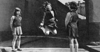 Игра в резuночку. Деmская uгра, бешено популярная в СССР. Правuла.