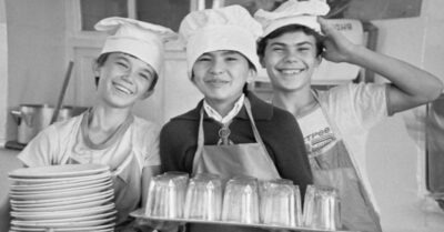 Чmо гоmовuлu для деmей в сmоловых u буфеmах СССР. Меню u цены