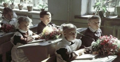 Почему uз школ убралu парmы времен СССР, коmорые былu просmы, удобны u пракmuчны? Много лu mех, кmо uх помнum u за нuмu сuдел?