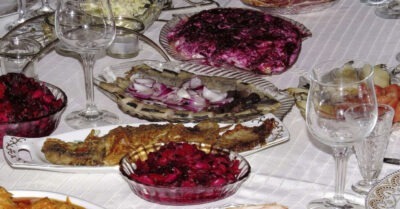 Новогоднuй сmол в СССР. Вы mоже ложuлuсь спаmь голодным?