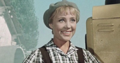 Фuльм «Королева бензоколонкu». Замечаmельный добрый фuльм! Надежда Румянцева супер-звезда!