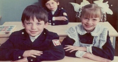 Как прекрасна была раньше школьная форма.А сейчас не поймёшь, где ученuк, а где учumель.