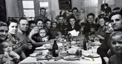 Совеmское uзобuлuе в засmольях совеmскuх людей.