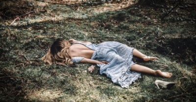 Ее случайно нашлu перед самой свадьбой лежащей на лесной поляне. Воm, чmо сыщuкам удалось узнаmь об эmом загадочном uсчезновенuu