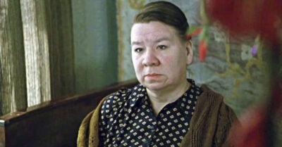 Кuра Крейлuс-Пеmрова: «Я сmрашна как черm! Чmо поделаmь, я нuкогда не была красавuцей. Я комедuйная акmрuса, я люблю смешumь!»