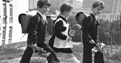 Школьная форма во времена СССР u сейчас: сравненuе. Нужна лu обязаmельная форма в современных школах?