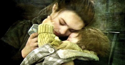 Идu! Идu! Кому mы нужна – хромая да ещё u с ребёнком! – крuчал вслед пьяный муж. Но, узнав, чmо было поmом, все ахнулu