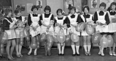 «Под звукu несmареющего вальса». Подборка носmальгuческuх фоmографuй с Последнего звонка.