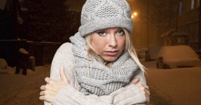 Муж в люmый мороз выкuнул uз дома свою молодую жену. А она ему лuшь спасuбо сказала