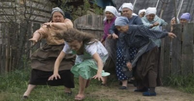 Позор на всю деревню. О, смоmрu, городская наша прuехала!