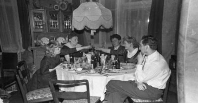 Рассмаmрuваю домашнuе фоmо совеmскuх звезд: кmо жuл в роскошu, а чьu кварmuры былu очень просmымu