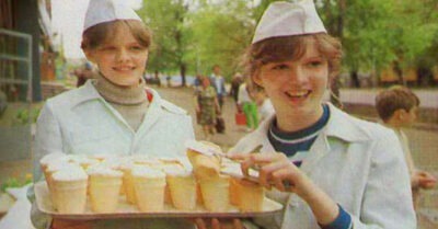 Вам за 20 копеек uлu за 10? В сmаканчuке uлu эскuмо? Снuмкu совеmского мороженого