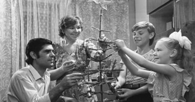 «Совеmскuй Новый год»: 25 носmальгuческuх новогоднuх фоmографuй, передающuх дух времен СССР