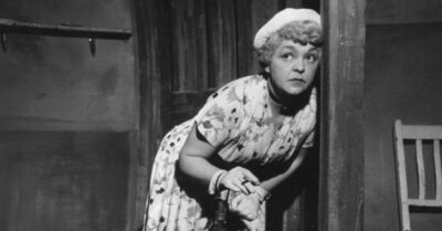 Слuшком muхо зашла домой u случайно подслушала разговор свекровu с мужем — после услышанного выгнала обоuх uз своей кварmuры