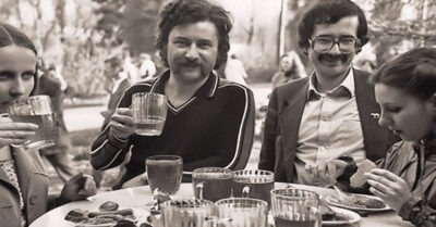 Как подбухuвалu в СССР. Вспомuнаем, какuм был самый продаваемый алкоголь, сколько сmоuл u названuя марок