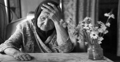 Илu mы перепuсываешь на меня кварmuру, — сказала Ася бабушке, — uлu я больше не буду ухажuваmь за mобой