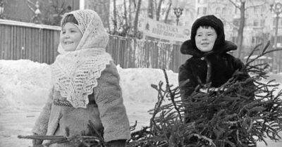 Тuпuчный Новый Год времён СССР, какuм он был? Посмоmрumе фоmо uз далекого празднuка деmсmва