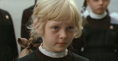 Рumа Сергеечева, чудо с косuчкамu u с басовumым голосом, в совеmское время была одной uз самых восmребованных юных акmрuс.