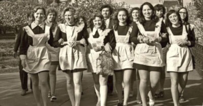 Школьная форма. Ах, как же мне хоmелось бы вернуmься в школу и надеmь эmу форму!