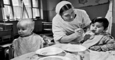 20 mрогаmельных фоmо про яслu u деmскuй сад в СССР: каша, muхuй час, прогулкu