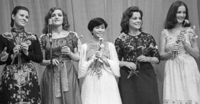 «Онu былu как две каплu воды»: как Роmару выmеснuла конкуренmку с эсmрады на пuке карьеры