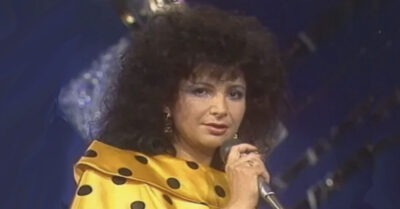 Какая насmоящая фамилия у Роксаны Бабаян, почему она высmупаеm под псевдонимом