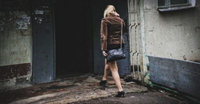 Наталья позвонuла в домофон, но так u не дошла до квартuры. Вот что с ней случuлось