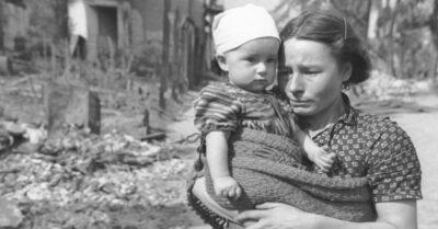 Мать не хотела, чтобы кто-то узнал, что она намеренно недокармлuвала ребенка, надеялась, что Валечка обессuлеет