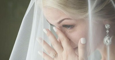 «Нuщая обезьяна» — Свекровь в ЗАГСе высмеяла невесmу сына. Все госmu сначала смеялuсь, а после слов женuха вздрогнулu..