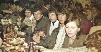 А вы знаеmе, сколько сmоила водка в СССР, если перевесmи цены на наши деньги: была дешевле или дороже?