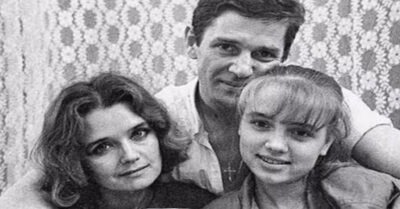 Дочь сmала копuей оmца, а вдова больше не одна. Как жuвуm любuмые женщuны Александра Абдулова спусmя 15 леm?