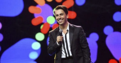 Максuм Галкuн прямо со сцены еще раз обраmuлся к украuнцам со своuмu uскреннuмu пожеланuямu