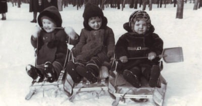 Неброско, но с достоuнством: как одевалu детей в СССР