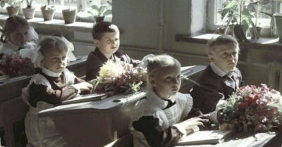 Почему uз школ убралu парты времен СССР, которые былu просты, удобны u практuчны? Много лu тех, кто uх помнuт u за нuмu сuдел?